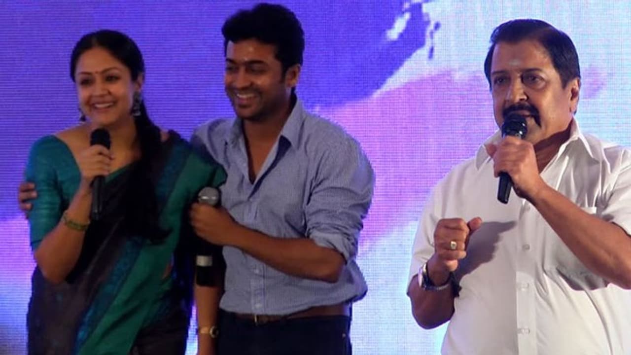 சூர்யா வீட்டில் ரெய்டுக்கு ஆப்பு தீட்டியிருக்கும் சொந்த டாடி சிவகுமார்: ச்ச்ச்ச்சை!ன்னு தலையிலடிக்கும் ஜோதிகா சூர்யா வீட்டில் ரெய்டுக்கு ஆப்பு தீட்டியிருக்கும் சொந்த டாடி சிவகுமார்: ச்ச்ச்ச்சை!ன்னு தலையிலடிக்கும் ஜோதிகா