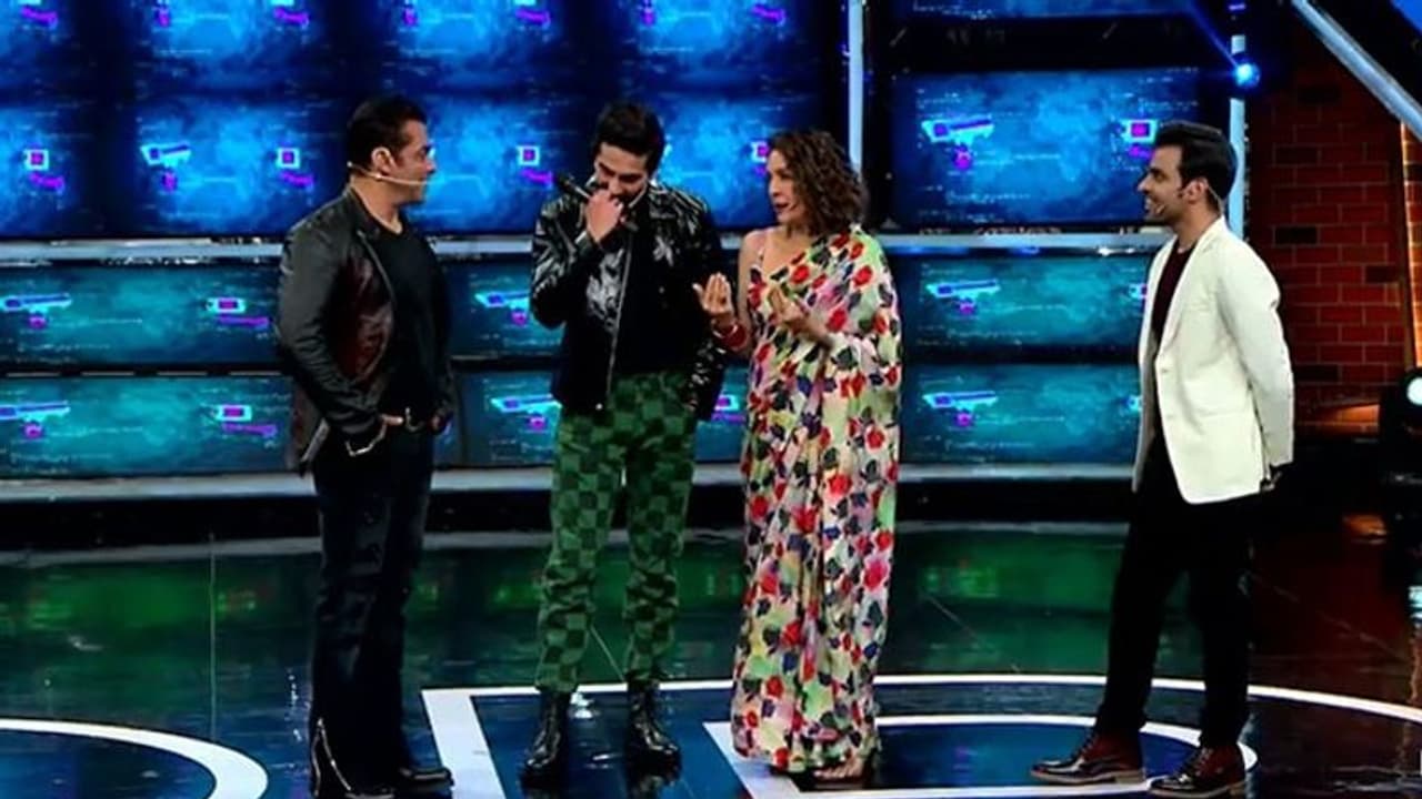 বিগ বসে সলমন খান পরিবেশন করলেন ফুচকা, অতিথি আয়ুষ্মান খুরানা এবং নীনা গুপ্তা বিগ বসে সলমন খান পরিবেশন করলেন ফুচকা, অতিথি আয়ুষ্মান খুরানা এবং নীনা গুপ্তা