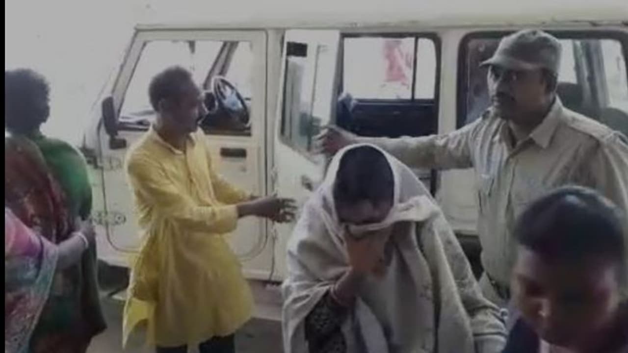 মেদিনীপুরকাণ্ডে নয়া মোড়, নাতি পেতেই শিশু চুরি অভিযুক্ত মহিলার মেদিনীপুরকাণ্ডে নয়া মোড়, নাতি পেতেই শিশু চুরি অভিযুক্ত মহিলার