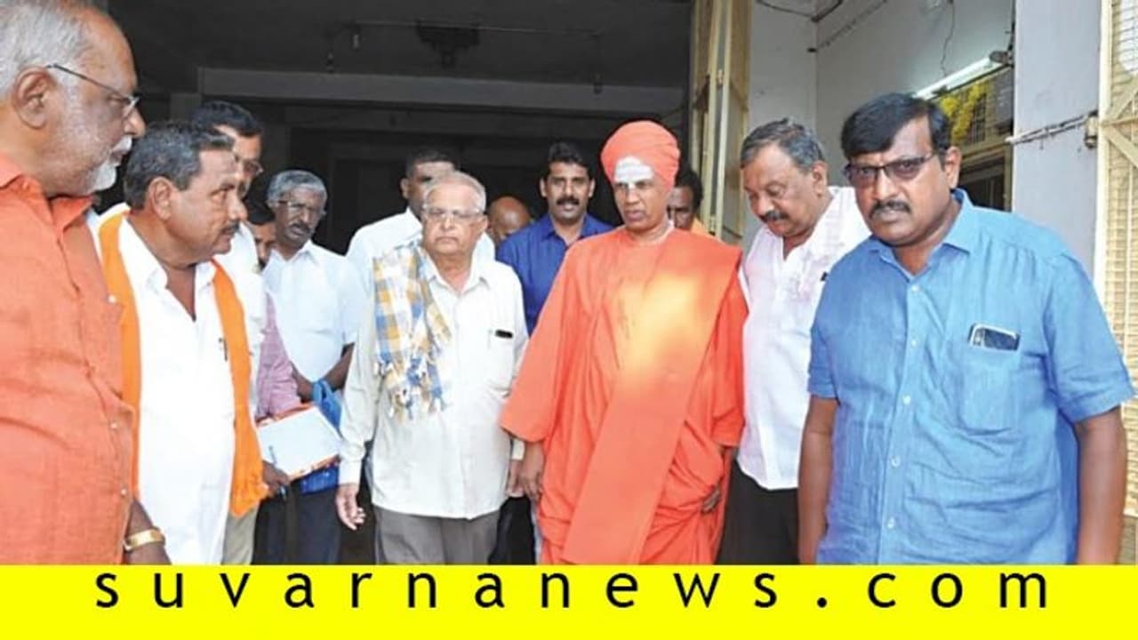 ಜಾತ್ರೆಗಾಗಿ ಭಿಕ್ಷಾಟನೆ ಮಾಡಿದ ಸಿದ್ಧಲಿಂಗ ಸ್ವಾಮೀಜಿ!