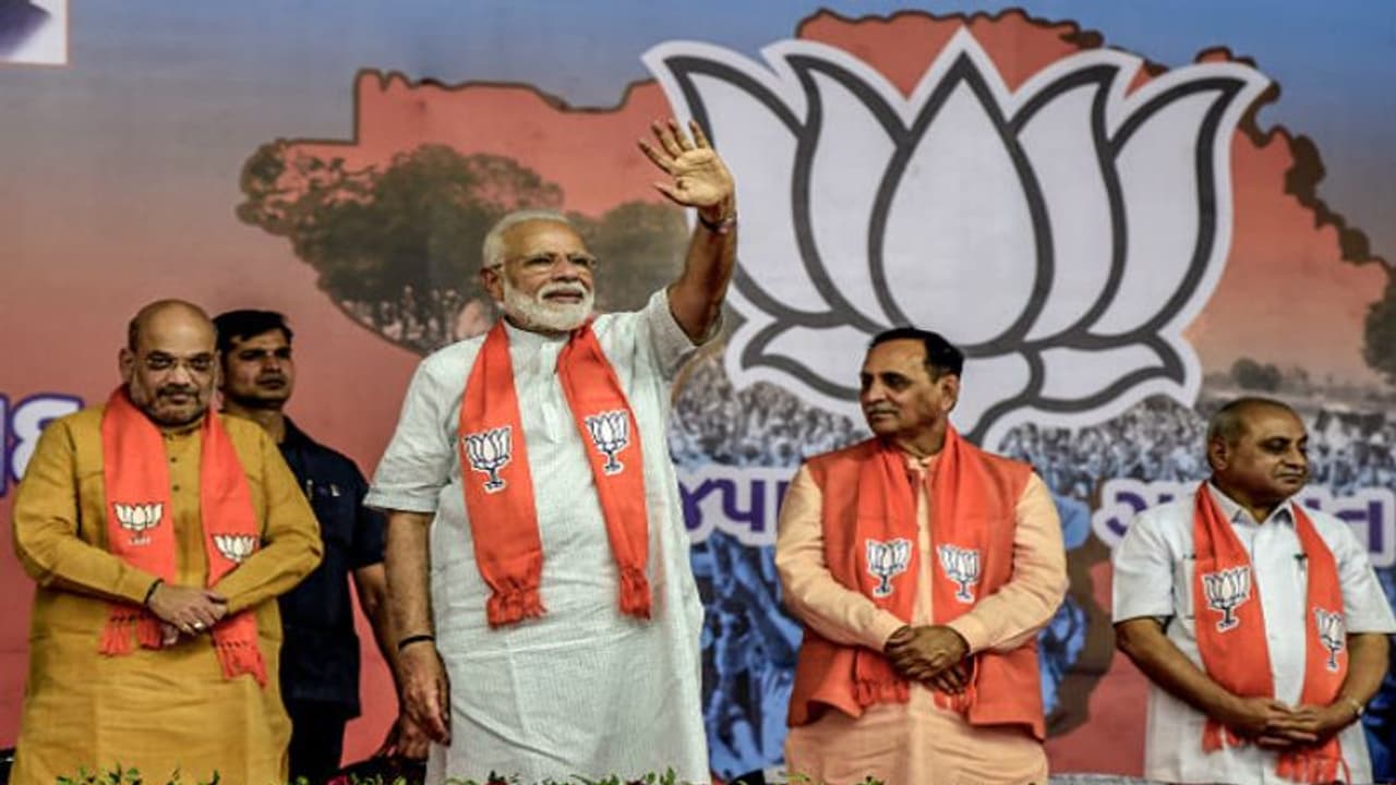 দিল্লির বাঙালিরাও প্রত্যাখ্যান করল বিজেপি কে, দুই কেন্দ্রেই এগিয়ে আপ