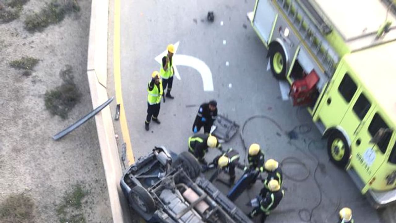 സൗദിയിൽ കാർ പാലത്തിൽ നിന്ന് താഴെ വീണ് ആറ് പ്രവാസികള് മരിച്ചു സൗദിയിൽ കാർ പാലത്തിൽ നിന്ന് താഴെ വീണ് ആറ് പ്രവാസികള് മരിച്ചു