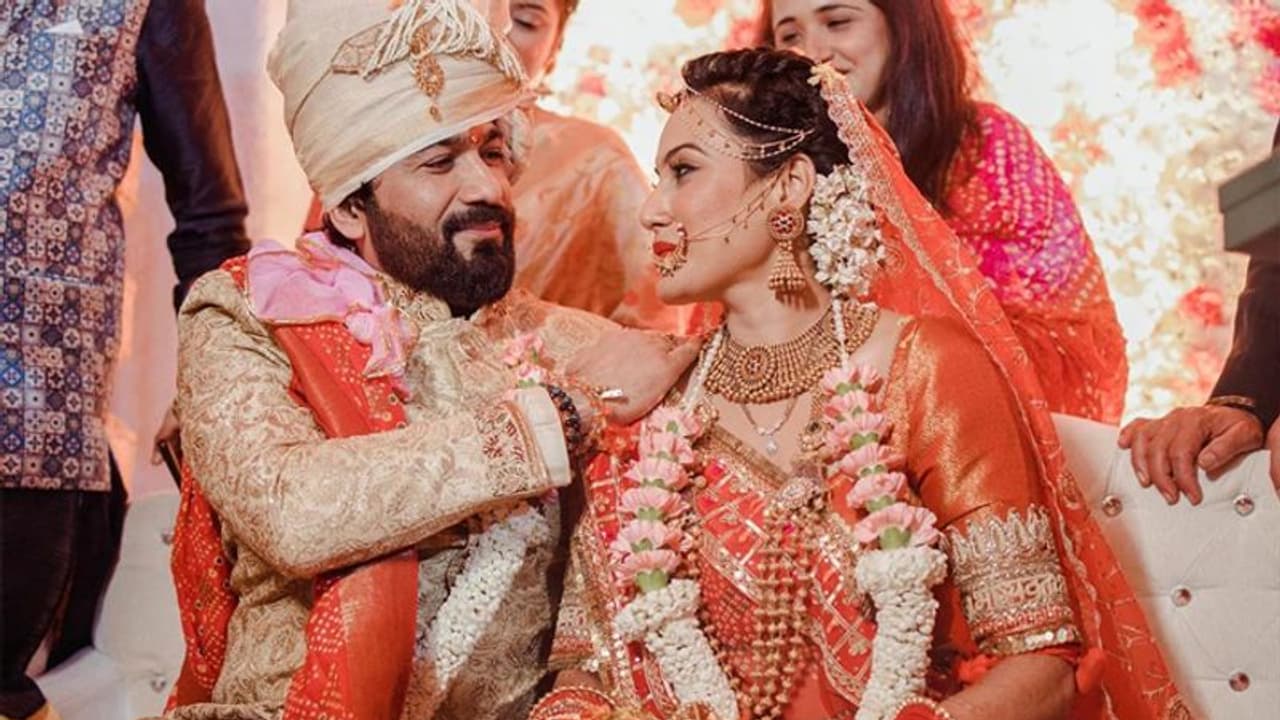 పన్నెండేళ్ల కూతురుంది.. ఇప్పుడు రెండో పెళ్లేంటి..? నటిపై అసభ్యకర కామెంట్స్! పన్నెండేళ్ల కూతురుంది.. ఇప్పుడు రెండో పెళ్లేంటి..? నటిపై అసభ్యకర కామెంట్స్!