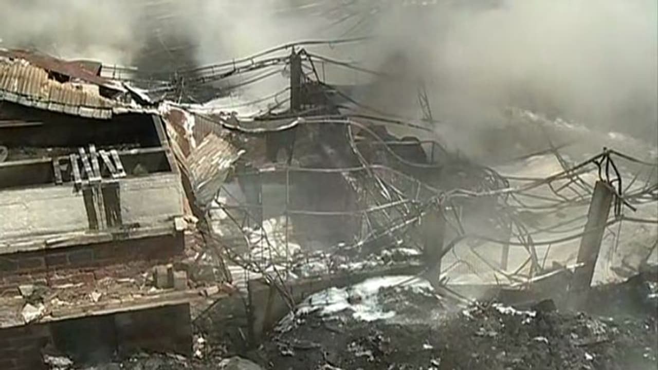 എറണാകുളത്ത് പിണർമുണ്ടയിൽ തീപിടുത്തം; റബ്ബർ ഫാക്ടറി കത്തി നശിച്ചു എറണാകുളത്ത് പിണർമുണ്ടയിൽ തീപിടുത്തം; റബ്ബർ ഫാക്ടറി കത്തി നശിച്ചു