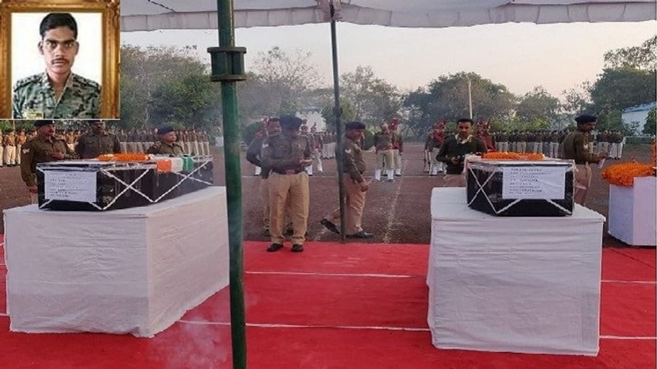 नक्सलियों से लड़ते हुए यूपी का ये लाल शहीद, दो माह पहले परिवार को दिलाया था यह भरोसा नक्सलियों से लड़ते हुए यूपी का ये लाल शहीद, दो माह पहले परिवार को दिलाया था यह भरोसा