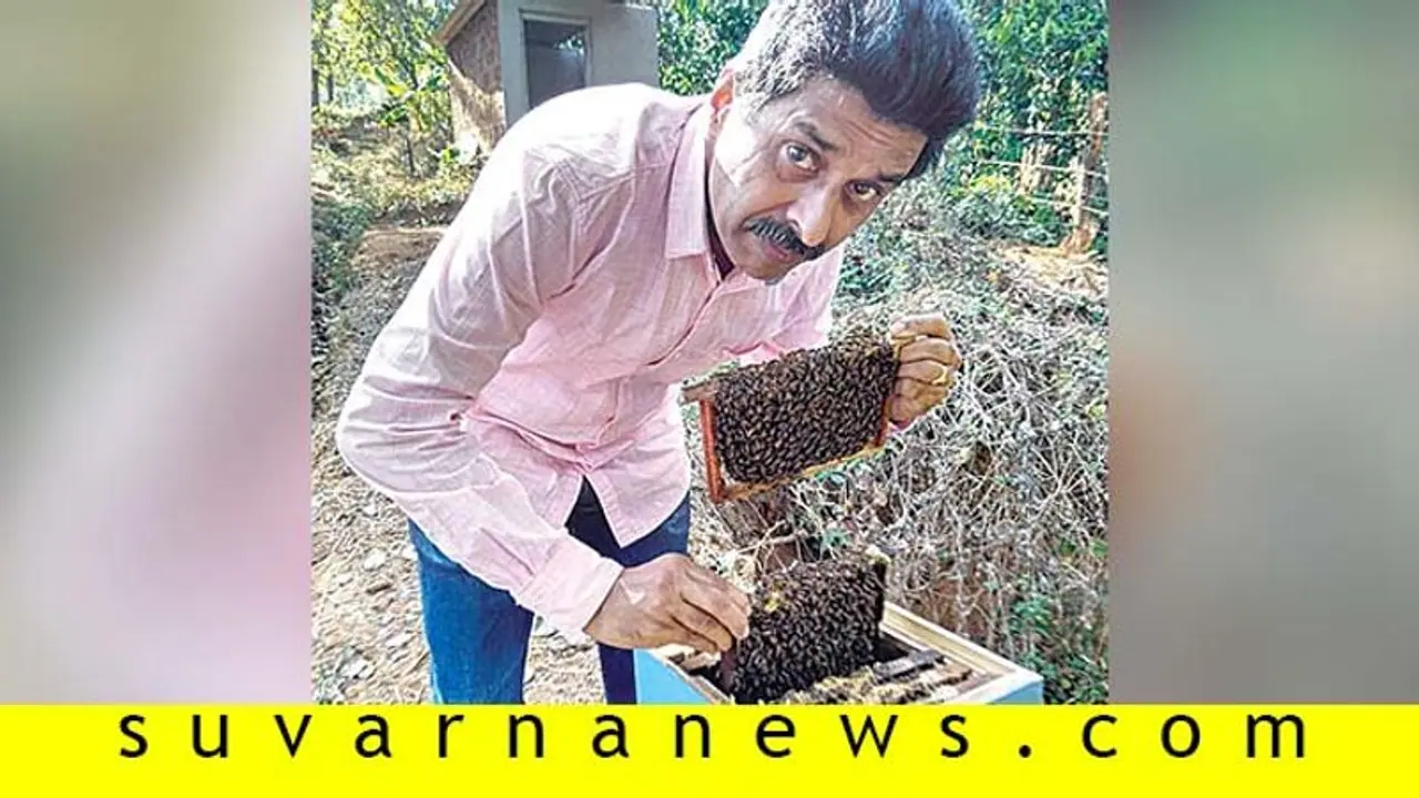 ಜೇನು ಕೃಷಿಯಲ್ಲಿ ಕೋಟ್ಯಂತರ ರುಪಾಯಿ ದುಡಿದ ಶಿರಸಿ ಮಧುಕೇಶ್ವರ ಹೆಗಡೆ! ಜೇನು ಕೃಷಿಯಲ್ಲಿ ಕೋಟ್ಯಂತರ ರುಪಾಯಿ ದುಡಿದ ಶಿರಸಿ ಮಧುಕೇಶ್ವರ ಹೆಗಡೆ!