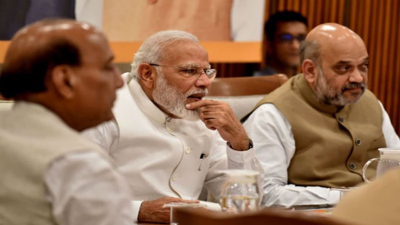 রাজধানীতে কেজরি ঝড়ে ধূলিস্যাৎ গেরুয়া স্বপ্ন, তবে ভোট বাড়ল বিজেপির রাজধানীতে কেজরি ঝড়ে ধূলিস্যাৎ গেরুয়া স্বপ্ন, তবে ভোট বাড়ল বিজেপির