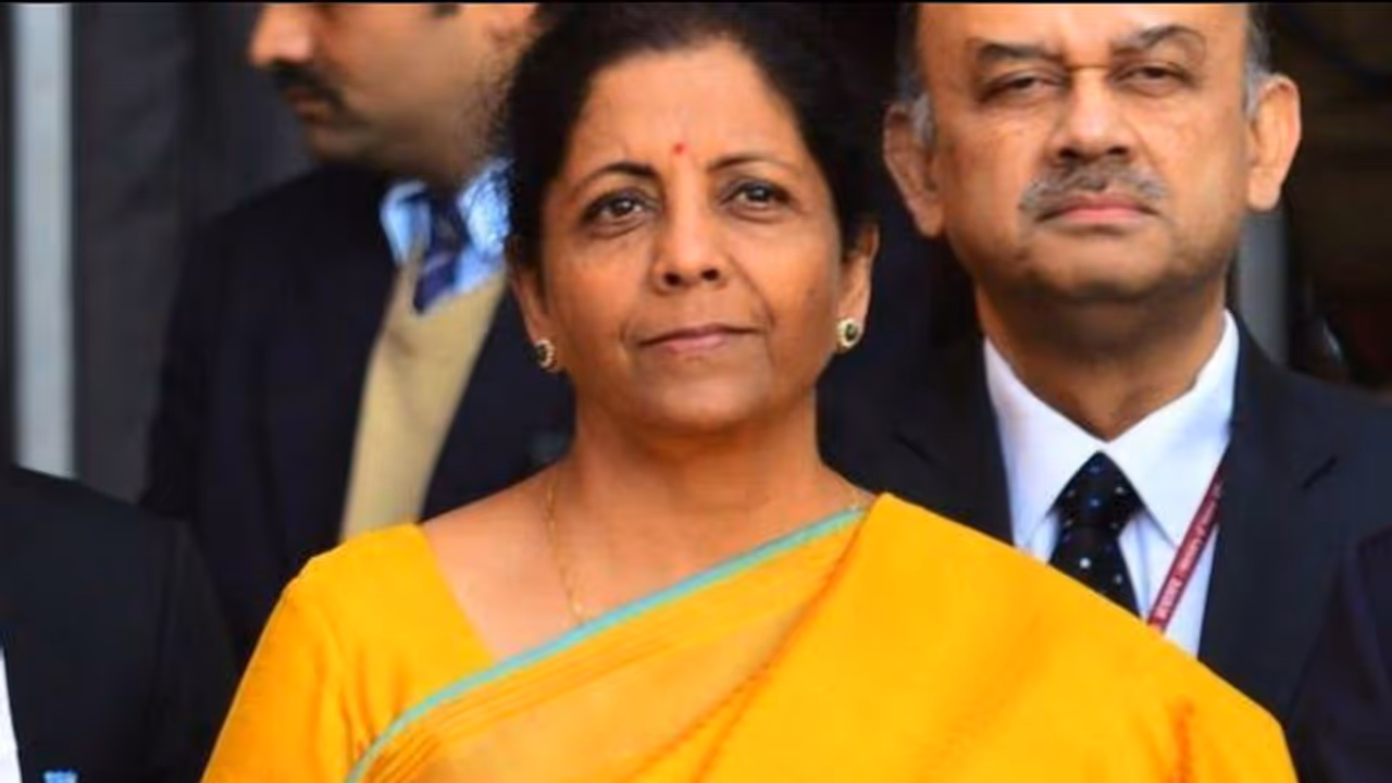 Budget 2022: வருமானவரி உச்ச வரம்பில் மாற்றமா? துறை வாரியாக என்ன மாதிரியான அறிவிப்புகளுக்கு சாத்தியம்? Budget 2022: வருமானவரி உச்ச வரம்பில் மாற்றமா? துறை வாரியாக என்ன மாதிரியான அறிவிப்புகளுக்கு சாத்தியம்?