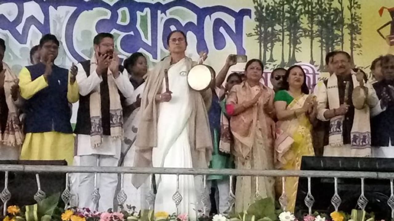 কেজরিওয়ালদের জয়ের পর 'গা ঝাড়া' মুখ্য়মন্ত্রীর, বাঁকুড়ার সভা থেকে তোপ বিজেপিকে