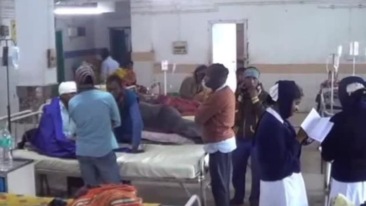 অনুষ্ঠান সেরে ফেরার পথে দুর্ঘটনা, প্রাণ গেল দু'জন ছৌ শিল্পীর