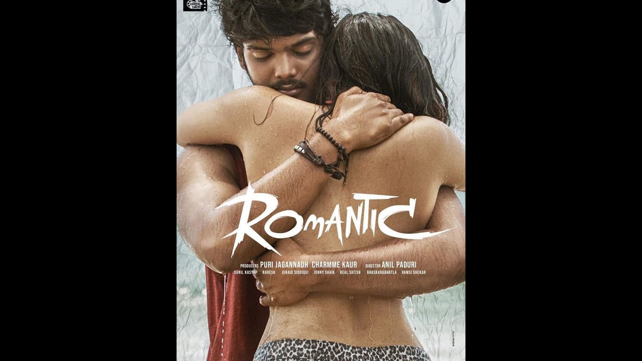 அப்பா முன்பே நடிகைக்கு முரட்டு லிப் லாக் கொடுத்த பிரபல இயக்குநரின் மகன்... வைரலாகும் போட்டோ...! அப்பா முன்பே நடிகைக்கு முரட்டு லிப் லாக் கொடுத்த பிரபல இயக்குநரின் மகன்... வைரலாகும் போட்டோ...!