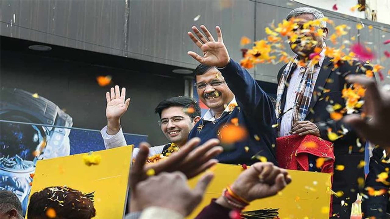 दूसरे राज्य भी अपना रहे हैं केजरीवाल मॉडल, कई प्रदेशों ने फ्री बिजली के लिए तैयार किए रोडमैप दूसरे राज्य भी अपना रहे हैं केजरीवाल मॉडल, कई प्रदेशों ने फ्री बिजली के लिए तैयार किए रोडमैप