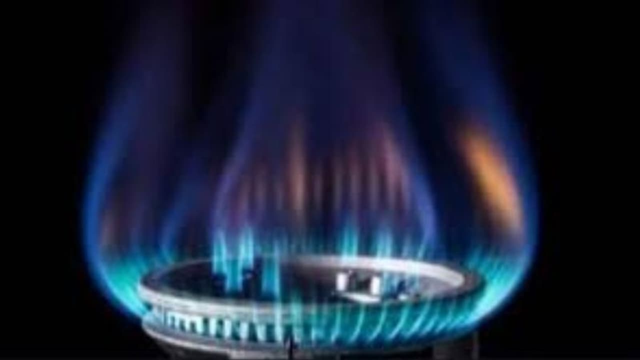 കുടുംബ പ്രശ്നം; ആത്മഹത്യക്ക് ശ്രമിച്ച യുവാവിനെ പൊലീസ് സാഹസികമായി രക്ഷപ്പെടുത്തി കുടുംബ പ്രശ്നം; ആത്മഹത്യക്ക് ശ്രമിച്ച യുവാവിനെ പൊലീസ് സാഹസികമായി രക്ഷപ്പെടുത്തി