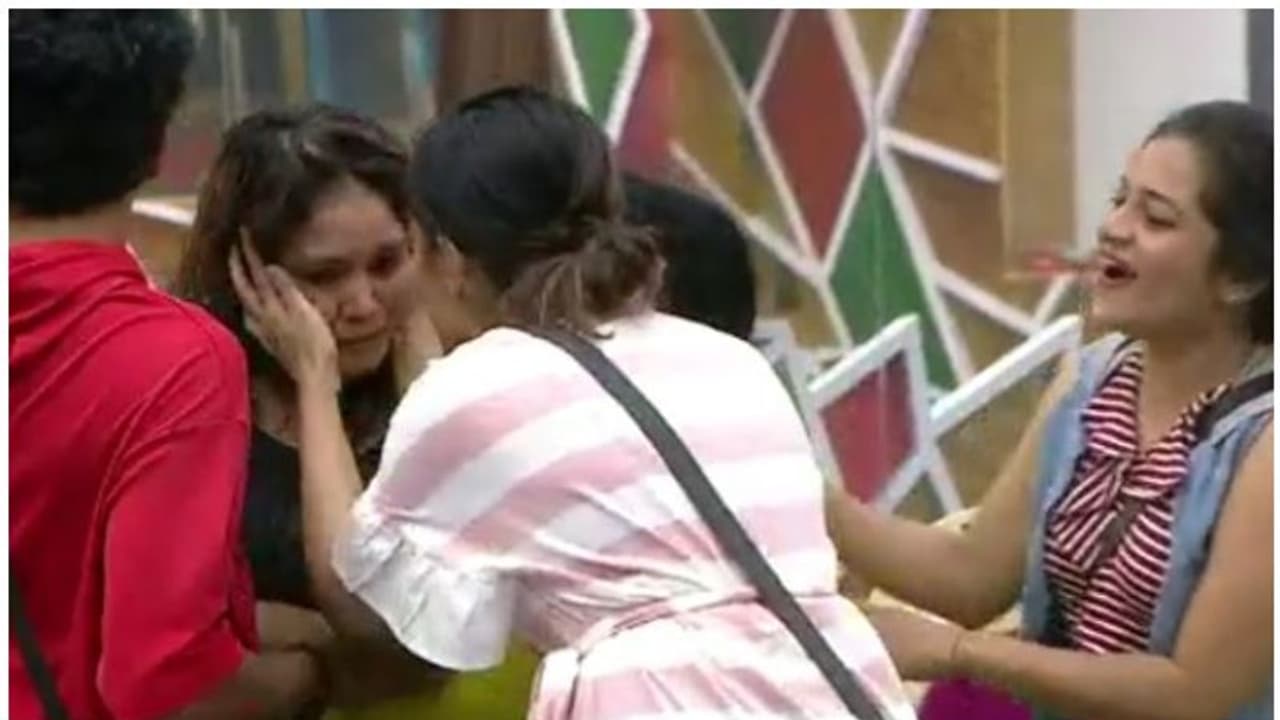 രണ്ടുതവണ പറ്റിക്കപ്പെട്ട് ദയാ അശ്വതി, വെറും പാവമെന്ന് ജസ്ല രണ്ടുതവണ പറ്റിക്കപ്പെട്ട് ദയാ അശ്വതി, വെറും പാവമെന്ന് ജസ്ല