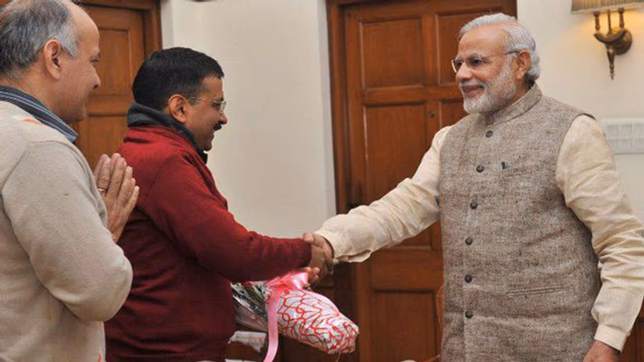 பாஜகவுக்கு மரண பயத்தை காட்டிய கெஜ்ரிவால்... 16 ம் தேதி பதவியேற்பு விழாவுக்கு செல்கிறார் மோடி..? பாஜகவுக்கு மரண பயத்தை காட்டிய கெஜ்ரிவால்... 16 ம் தேதி பதவியேற்பு விழாவுக்கு செல்கிறார் மோடி..?