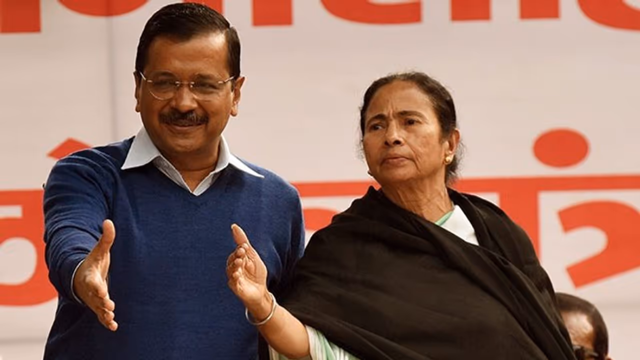 কেজরিওয়ালের পথ ধরেই কি বিধানসভার বৈতরণী পার হতে চাইছেন মমতা