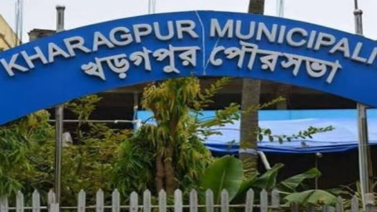 ফিরে গেল আড়াই কোটি, রেলের ঘাড়ে দোষ চাপাচ্ছে পুরসভা ফিরে গেল আড়াই কোটি, রেলের ঘাড়ে দোষ চাপাচ্ছে পুরসভা