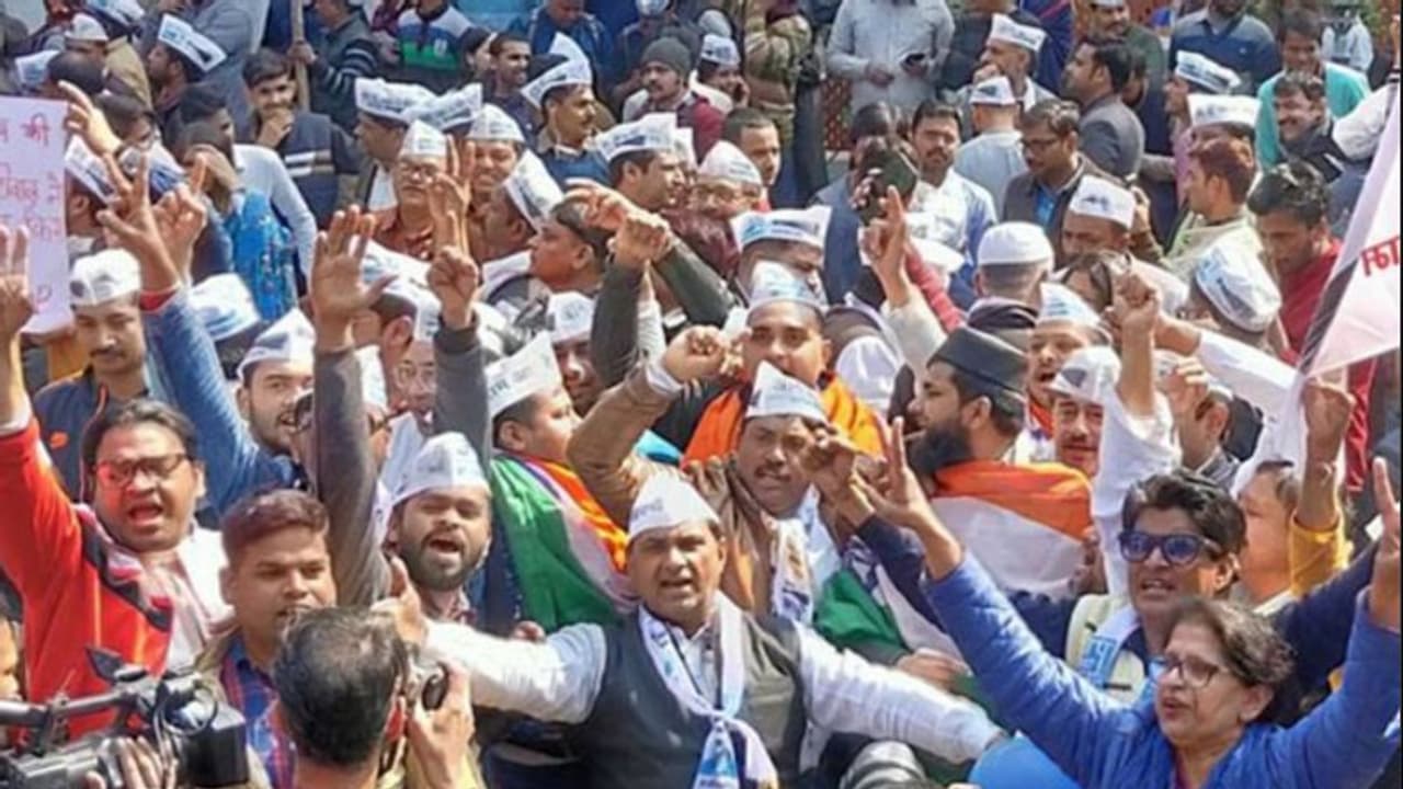 इस बार दिल्ली विधानसभा में पहुंचेंगे ये 16 नए चेहरे, सभी के सभी AAP विधायक इस बार दिल्ली विधानसभा में पहुंचेंगे ये 16 नए चेहरे, सभी के सभी AAP विधायक