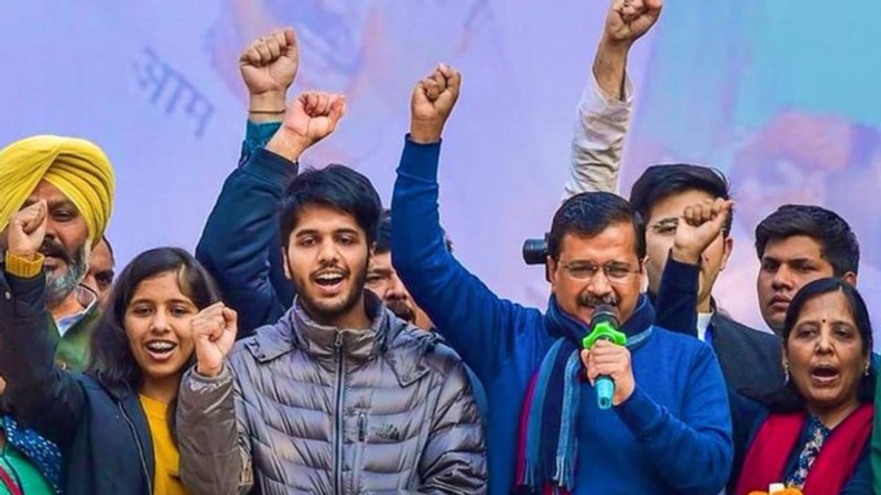 अरविंद केजरीवाल का शपथ ग्रहण; गायब रहेंगे VIP, आप ने दिग्गजों को नहीं भेजा न्योता अरविंद केजरीवाल का शपथ ग्रहण; गायब रहेंगे VIP, आप ने दिग्गजों को नहीं भेजा न्योता
