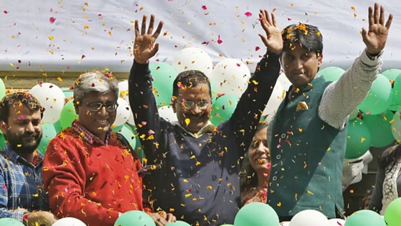 মাস্টারমশাই থেকে বাস মার্শাল, 'দিল্লি নির্মাণ' এর ৫০ কারিগরকে নিয়ে শপথে কেজরি