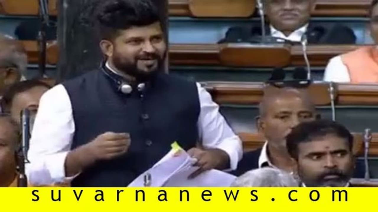 ಸಂಸತ್ನಲ್ಲಿ ಕನ್ನಡದಲ್ಲಿಯೇ ಘರ್ಜಿಸಿದ ಮೈಸೂರು ಸಂಸದ ಪ್ರತಾಪ್ ಸಿಂಹ ಸಂಸತ್ನಲ್ಲಿ ಕನ್ನಡದಲ್ಲಿಯೇ ಘರ್ಜಿಸಿದ ಮೈಸೂರು ಸಂಸದ ಪ್ರತಾಪ್ ಸಿಂಹ