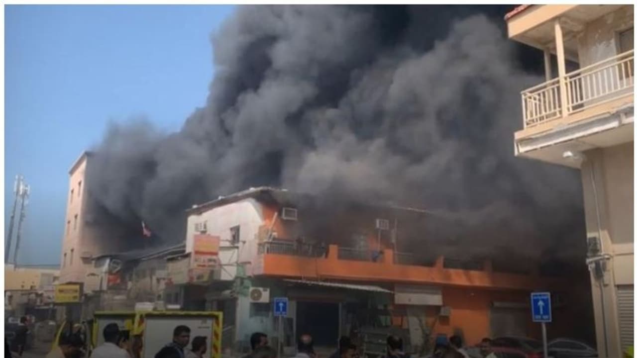 ബഹ്റൈനിലെ തീപിടുത്തത്തില് വന്നാശനഷ്ടം; നിരവധിപ്പേരെ ഒഴിപ്പിച്ചു ബഹ്റൈനിലെ തീപിടുത്തത്തില് വന്നാശനഷ്ടം; നിരവധിപ്പേരെ ഒഴിപ്പിച്ചു