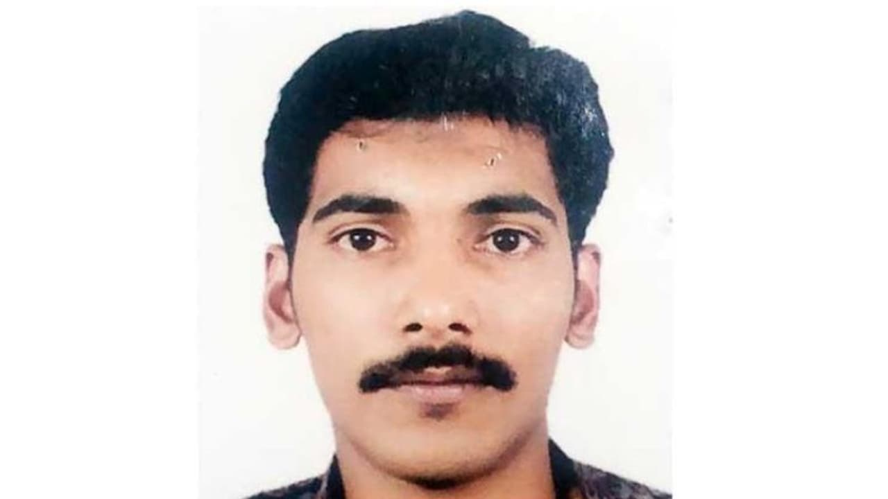 പ്രവാസി യുവാവ് ഉറക്കത്തിനിടെ മരിച്ച നിലയില് പ്രവാസി യുവാവ് ഉറക്കത്തിനിടെ മരിച്ച നിലയില്
