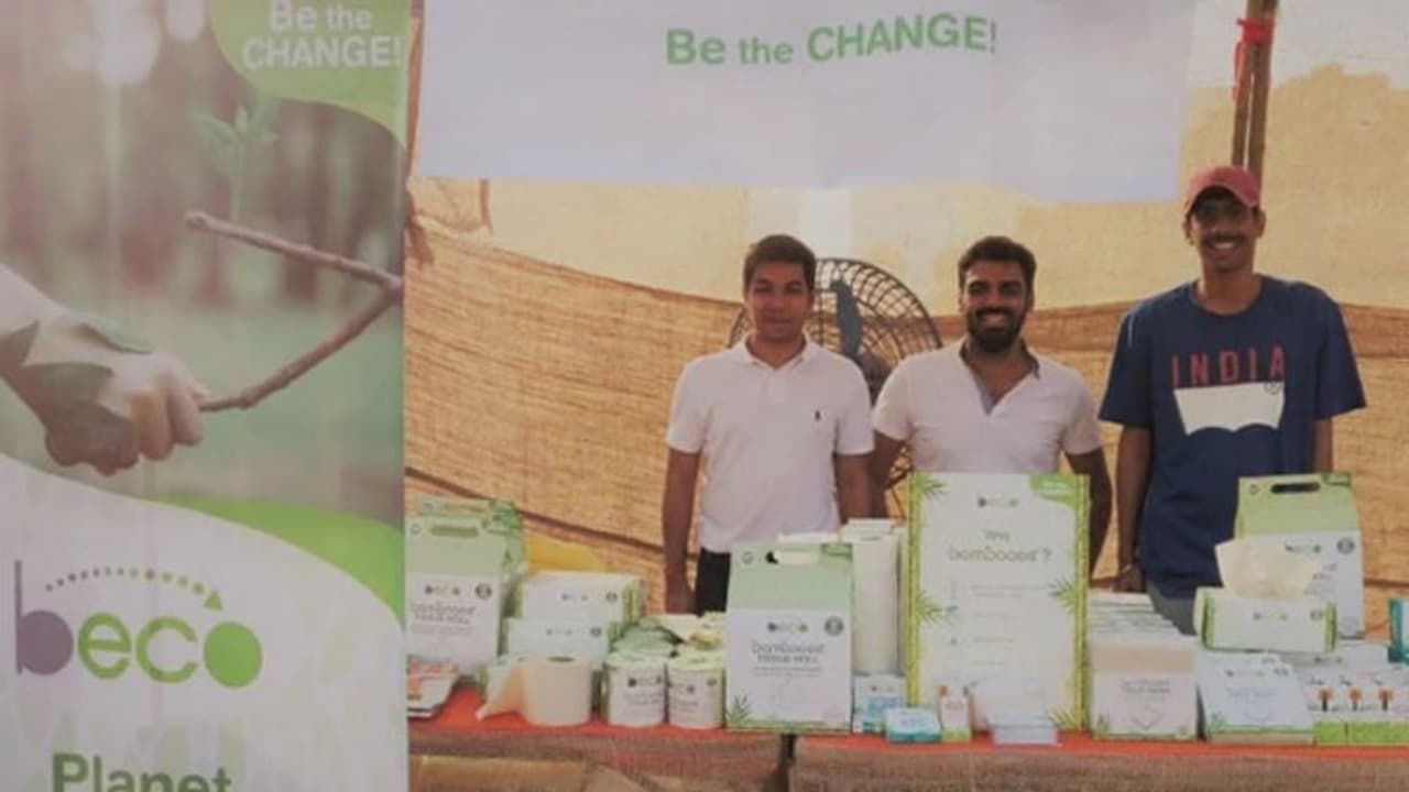 എന്ജിനീയര്മാരാണ്, പക്ഷേ നിര്മ്മിക്കുന്നത് മുളകള് കൊണ്ടുള്ള ടിഷ്യു പേപ്പറും തൂവാലകളും ബാഗുകളും എന്ജിനീയര്മാരാണ്, പക്ഷേ നിര്മ്മിക്കുന്നത് മുളകള് കൊണ്ടുള്ള ടിഷ്യു പേപ്പറും തൂവാലകളും ബാഗുകളും