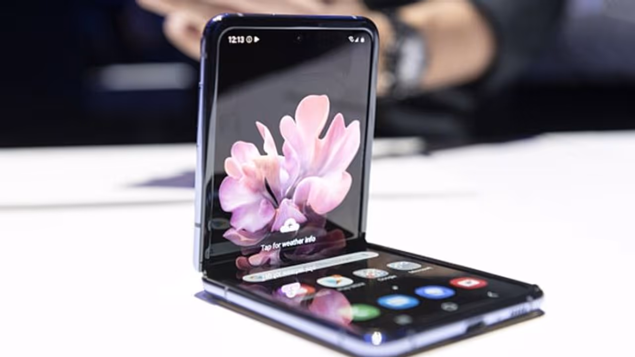 আরও একটি ফোল্ডেবল ফোন, গ্যালাক্সি জেড ফ্লিপ লঞ্চ করল স্যামসাঙ