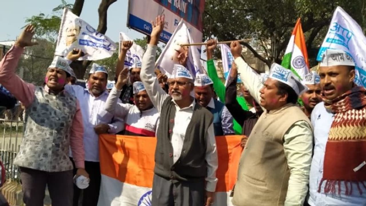 দিল্লির জয়ে উজ্জীবিত বাংলা, সদস্য বাড়াতে কলকাতায় মিছিল আপ এর দিল্লির জয়ে উজ্জীবিত বাংলা, সদস্য বাড়াতে কলকাতায় মিছিল আপ এর