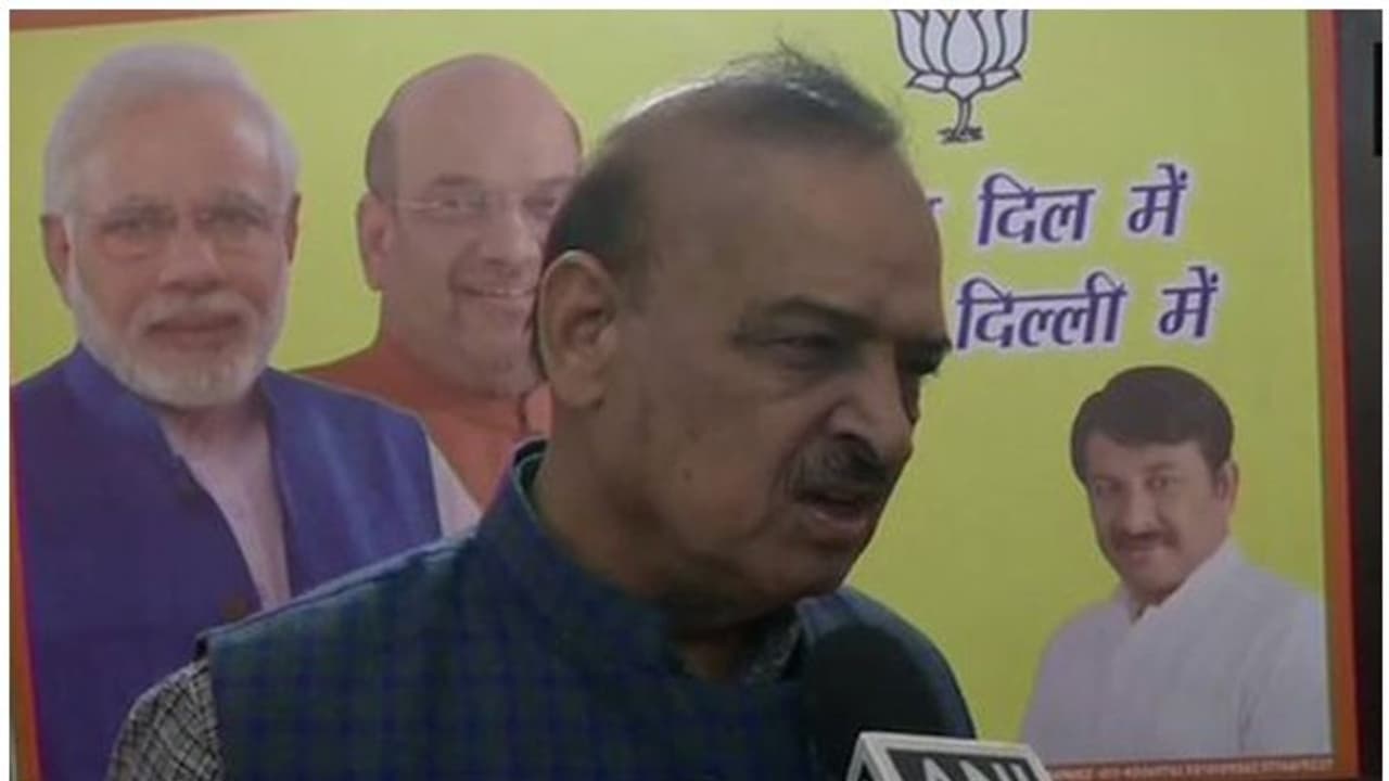 അരവിന്ദ് കെജ്രിവാൾ തീവ്രവാദിയാണെന്ന് നിയുക്ത ബിജെപി എംഎൽഎ ഒ പി ശർമ്മ അരവിന്ദ് കെജ്രിവാൾ തീവ്രവാദിയാണെന്ന് നിയുക്ത ബിജെപി എംഎൽഎ ഒ പി ശർമ്മ