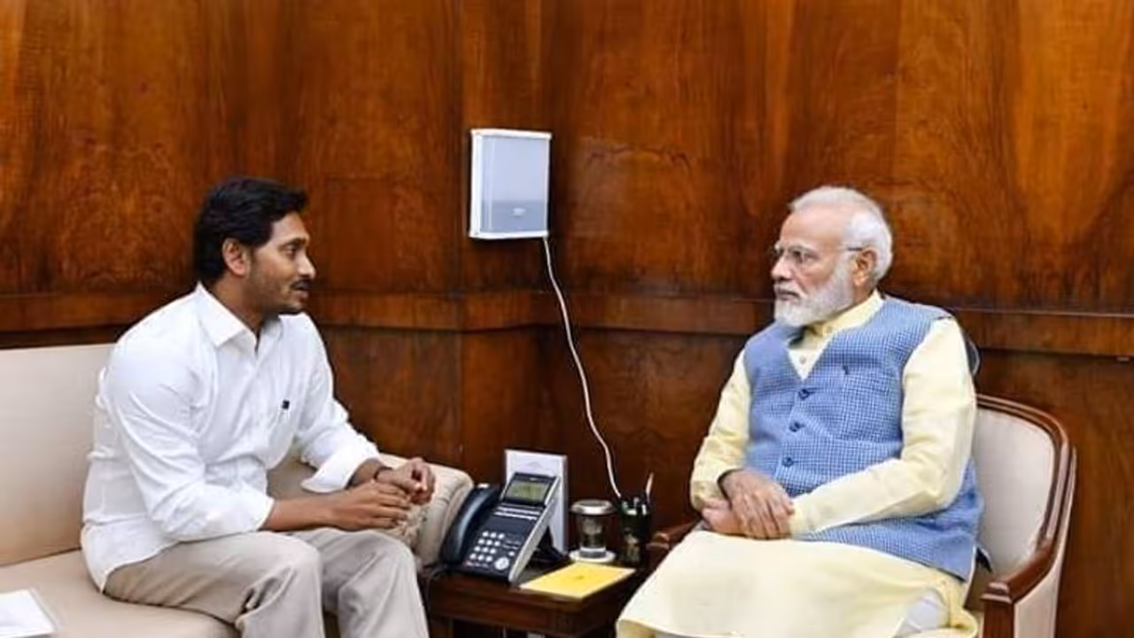 రాష్ట్రమంతా లాక్ డౌన్ వద్దు... అక్కడికి మాత్రమే పరిమితం చేయాలి: పీఎంతో జగన్ రాష్ట్రమంతా లాక్ డౌన్ వద్దు... అక్కడికి మాత్రమే పరిమితం చేయాలి: పీఎంతో జగన్