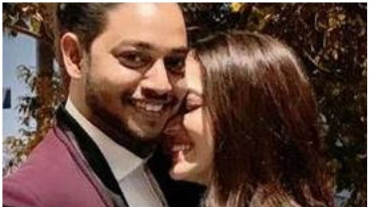 മെല്വിൻ ചതിച്ചു, ബന്ധം അവസാനിപ്പിച്ചെന്നും നടി സനാ ഖാൻ മെല്വിൻ ചതിച്ചു, ബന്ധം അവസാനിപ്പിച്ചെന്നും നടി സനാ ഖാൻ