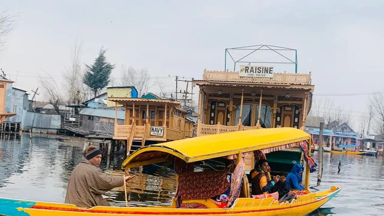 ഏഴ് മാസത്തിന് ശേഷം കശ്മീരില് സമൂഹികമാധ്യമങ്ങള്ക്കുള്ള വിലക്ക് നീക്കി ഏഴ് മാസത്തിന് ശേഷം കശ്മീരില് സമൂഹികമാധ്യമങ്ങള്ക്കുള്ള വിലക്ക് നീക്കി
