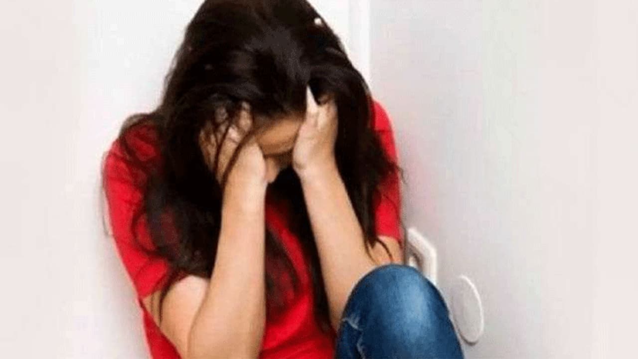 5 लोगों ने चलते ऑटो में लड़की के साथ की दरिंदगी, वो चीखती रही और वह बारी बारी से करते रहे हैवानियत 5 लोगों ने चलते ऑटो में लड़की के साथ की दरिंदगी, वो चीखती रही और वह बारी बारी से करते रहे हैवानियत