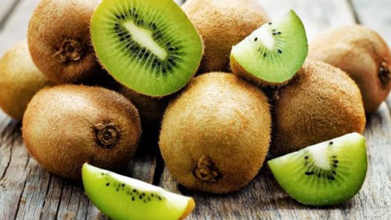 കിവി കഴിച്ചാൽ ഇത്രയും ​ഗുണങ്ങളോ...?