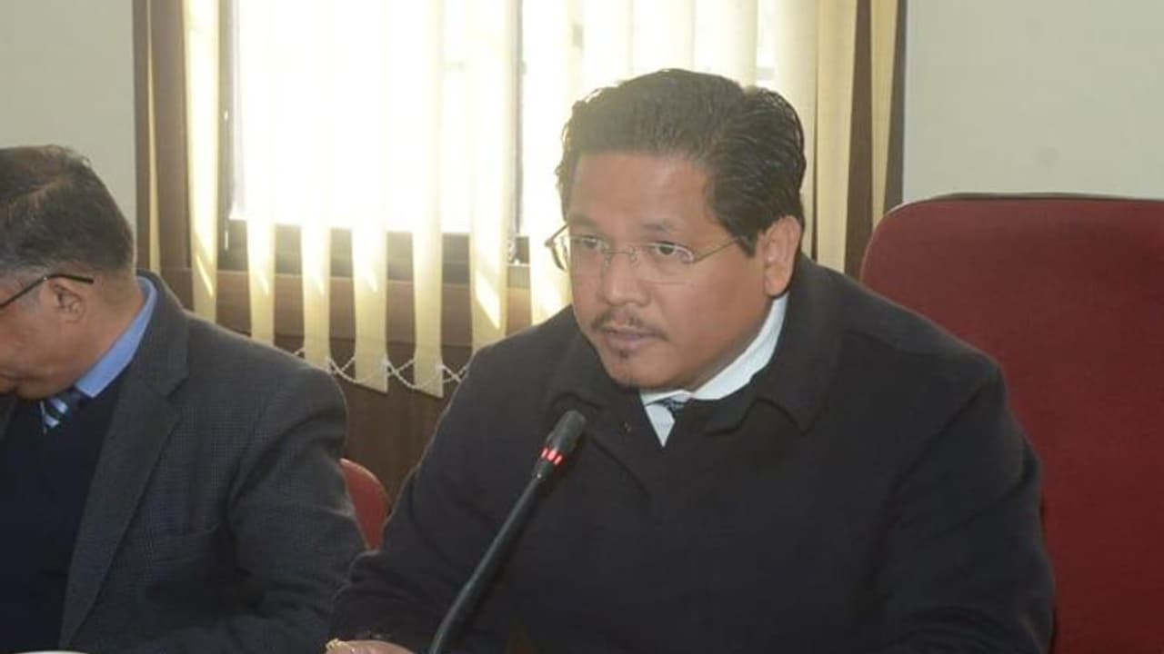 মুখ্যমন্ত্রীর বাড়ি লক্ষ্য করে পেট্রল বোমা, গাড়িতে লাগানো হল আগুন, চরম উত্তেজনা এলাকায়