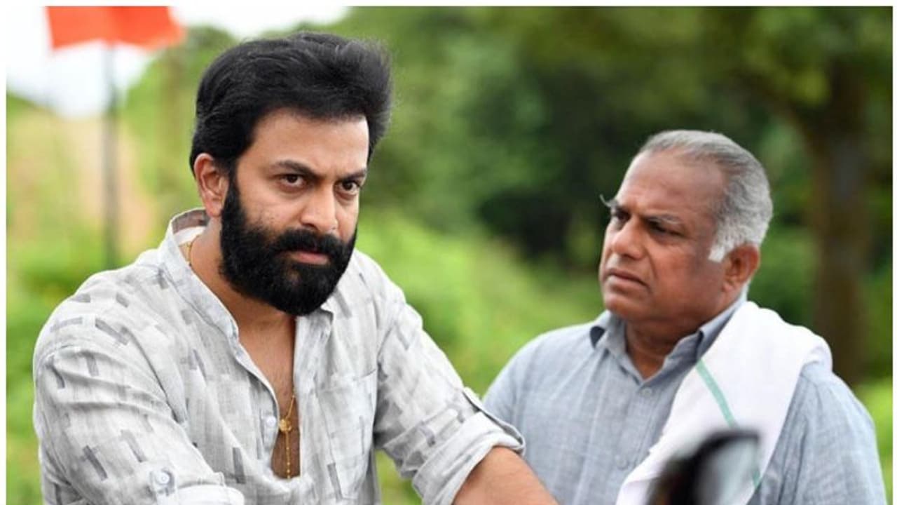 അന്ന് സുകുമാരനെ ചോദ്യം ചെയ്യാനെത്തി, ഇന്ന് കുമാരനായി പൃഥ്വിരാജിനൊപ്പം അന്ന് സുകുമാരനെ ചോദ്യം ചെയ്യാനെത്തി, ഇന്ന് കുമാരനായി പൃഥ്വിരാജിനൊപ്പം