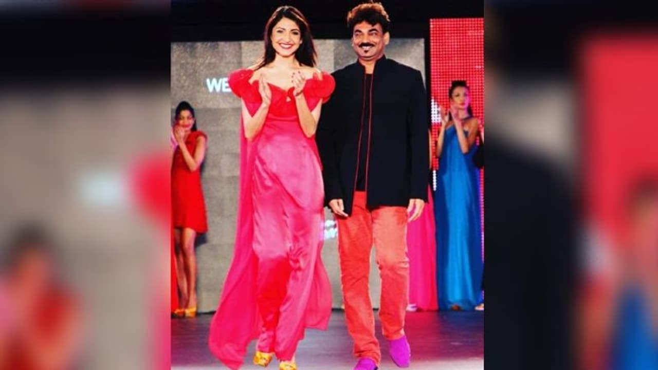 'ওয়েন্ডেল আমাকে মুম্বইয়ে আসার সাহস জুগিয়েছিল', ফ্যাশন ডিজাইনারের প্রয়াণে শোকাহত অনুষ্কা 'ওয়েন্ডেল আমাকে মুম্বইয়ে আসার সাহস জুগিয়েছিল', ফ্যাশন ডিজাইনারের প্রয়াণে শোকাহত অনুষ্কা