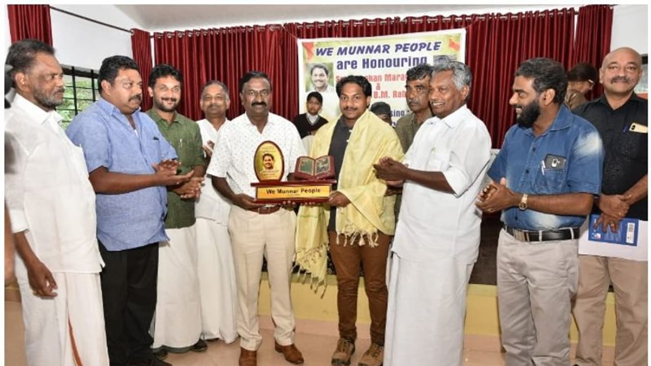 സാഹിത്യ അക്കാദമി കനകശ്രീ അവാർഡ് ജേതാവിനെയും പ്രാദേശിക പത്രപ്രവർത്തകനെയും ആദരിച്ചു