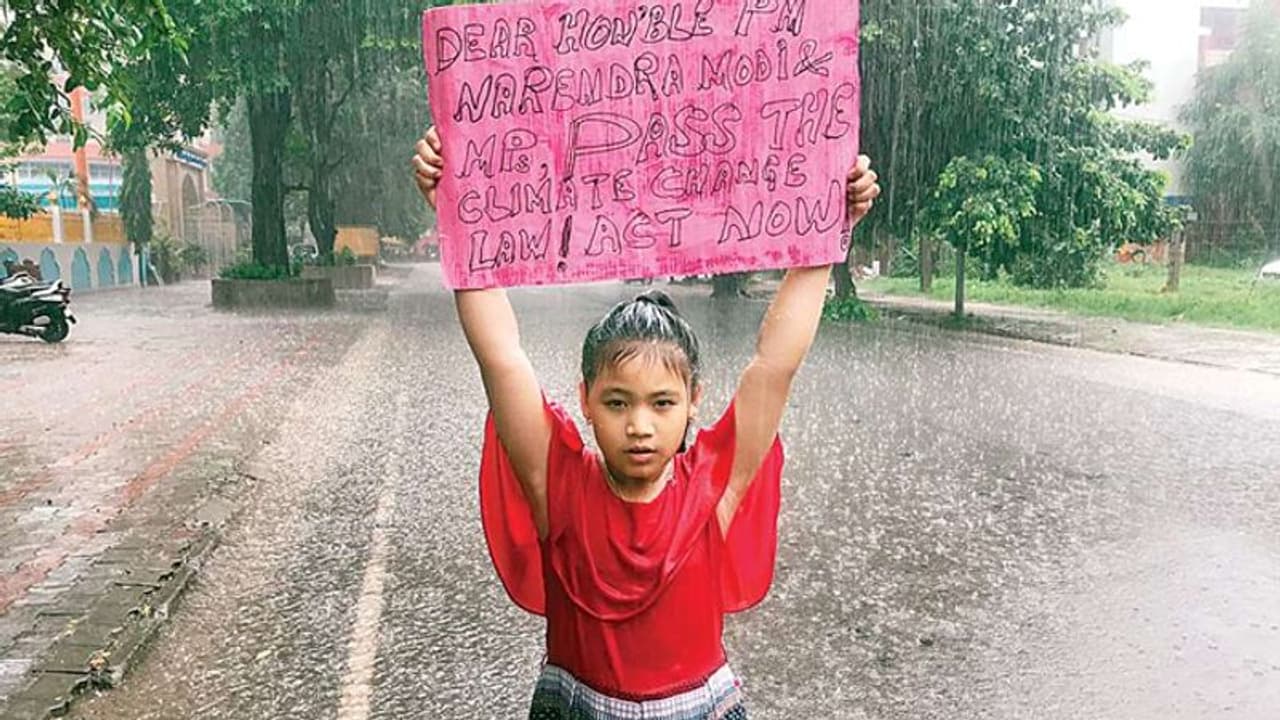 മോദി സർക്കാരിനെ വിറപ്പിച്ച ഈ എട്ടുവയസുകാരി ആരാണ്? മോദി സർക്കാരിനെ വിറപ്പിച്ച ഈ എട്ടുവയസുകാരി ആരാണ്?