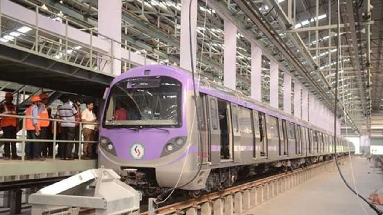 देश की पहली अंडरवाटर मेट्रो के उद्घाटन में नहीं जाएंगे TMC नेता, ममता की वजह से लिया निर्णय देश की पहली अंडरवाटर मेट्रो के उद्घाटन में नहीं जाएंगे TMC नेता, ममता की वजह से लिया निर्णय