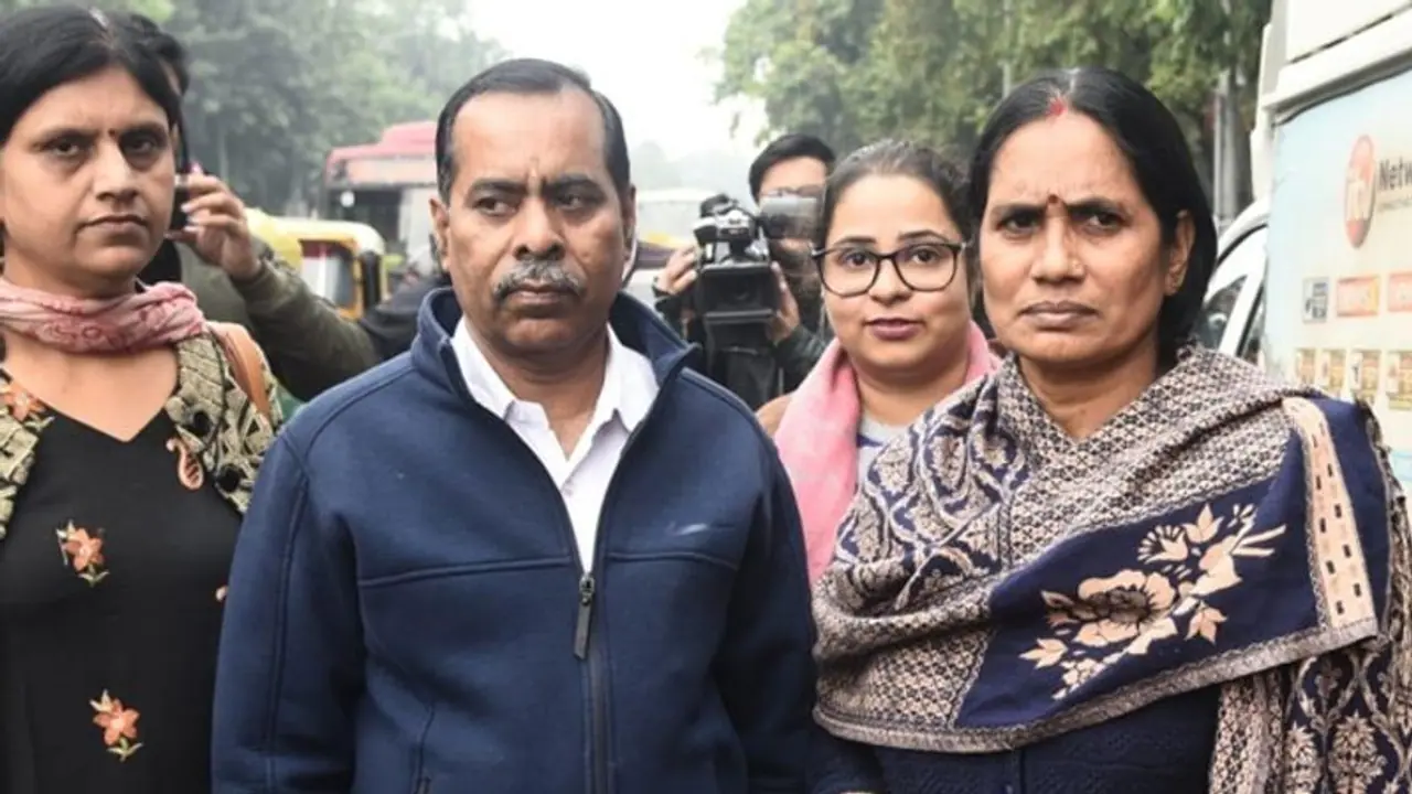 'सोमवार को डेथ वॉरंट जारी होगा..' निर्भया की मां ने कोर्ट से निकलकर कहा, चारों फांसी पर जरूर लटकेंगे 'सोमवार को डेथ वॉरंट जारी होगा..' निर्भया की मां ने कोर्ट से निकलकर कहा, चारों फांसी पर जरूर लटकेंगे