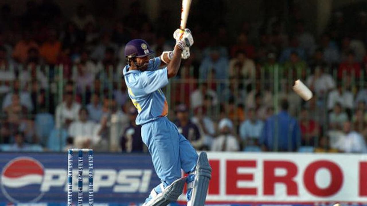 പാകിസ്ഥാനില് ഇമ്രാന് ഖാനേക്കാളും ജനപ്രീതിയുണ്ടായിരുന്നു ബാലാജിക്ക്; കാരണം വെളിപ്പെടുത്തി നെഹ്റ പാകിസ്ഥാനില് ഇമ്രാന് ഖാനേക്കാളും ജനപ്രീതിയുണ്ടായിരുന്നു ബാലാജിക്ക്; കാരണം വെളിപ്പെടുത്തി നെഹ്റ