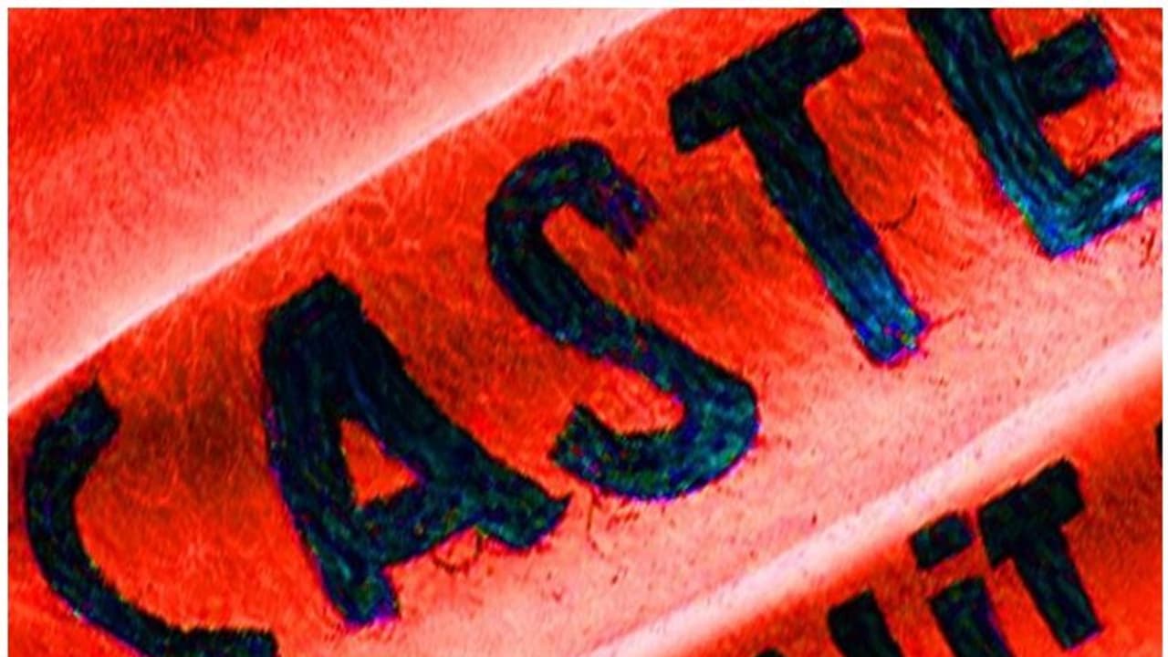 శివరాత్రి వేళ కులంపేరుతో చెలరేగిన ఘర్షణలు, 14 మందికి తీవ్ర గాయాలు శివరాత్రి వేళ కులంపేరుతో చెలరేగిన ఘర్షణలు, 14 మందికి తీవ్ర గాయాలు