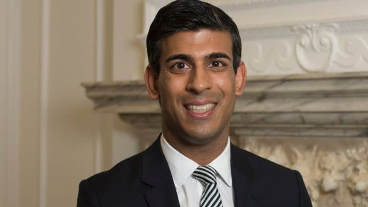 नारायण मूर्ति के दामाद बने ब्रिटेन के नये वित्त मंत्री, भारतीय मूल के नागरिक को दूसरा बड़ा विभाग नारायण मूर्ति के दामाद बने ब्रिटेन के नये वित्त मंत्री, भारतीय मूल के नागरिक को दूसरा बड़ा विभाग