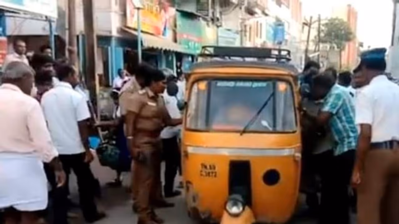 నాలుగేళ్లు నమ్మించి.. ఆటోడ్రైవర్ చేసిన ఘాతుకం.. !! నాలుగేళ్లు నమ్మించి.. ఆటోడ్రైవర్ చేసిన ఘాతుకం.. !!