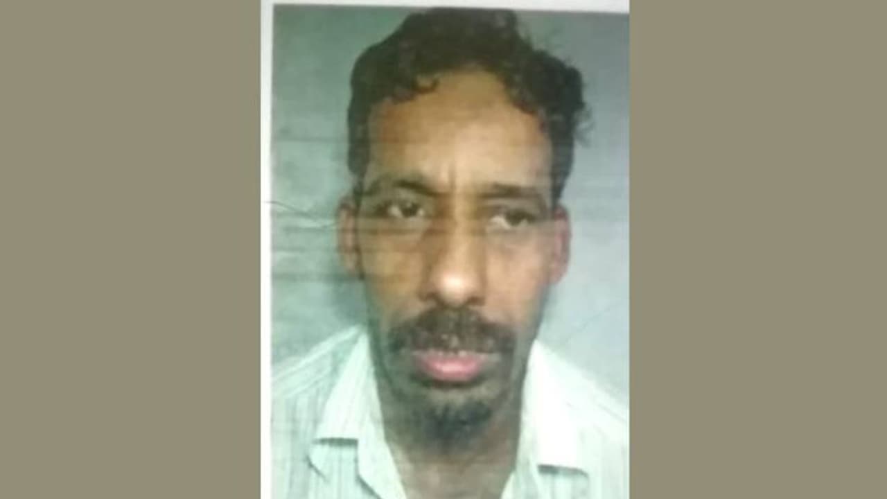 കോഴിക്കോട് ബസ്സിന്‍റെ ഡോർ തട്ടി കാൽനടയാത്രക്കാരൻ മരിച്ചു