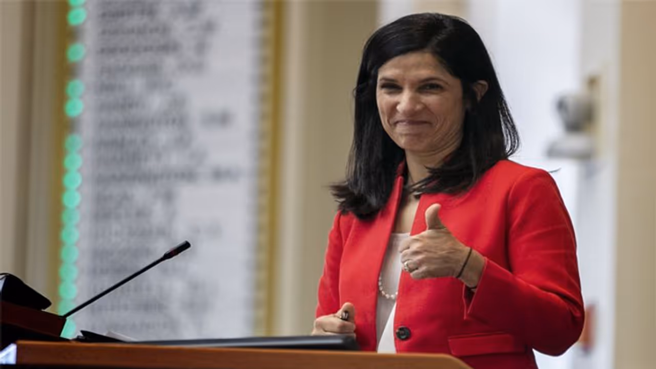 अमेरिकी सीनेट की उम्मीदवारी के लिए भारतवंशी नेता ने 76 लाख डॉलर का चंदा जुटाया अमेरिकी सीनेट की उम्मीदवारी के लिए भारतवंशी नेता ने 76 लाख डॉलर का चंदा जुटाया