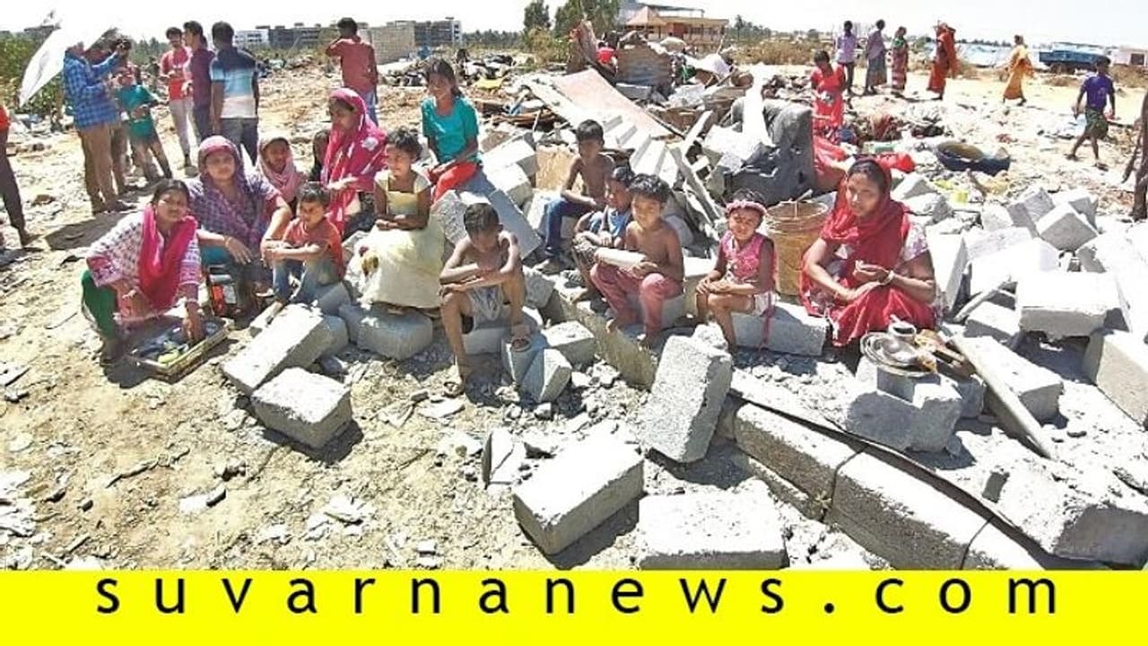 ಏಕಾಏಕಿ 20ಕ್ಕೂ ಹೆಚ್ಚು ಶೆಡ್ ನಾಶಪಡಿಸಿದ ರೌಡಿಗಳು! ಏಕಾಏಕಿ 20ಕ್ಕೂ ಹೆಚ್ಚು ಶೆಡ್ ನಾಶಪಡಿಸಿದ ರೌಡಿಗಳು!